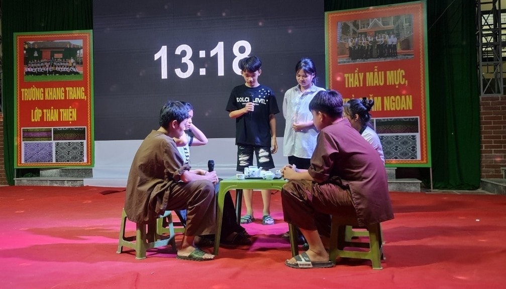 Tiểu phẩm về “Nạn tảo hôn” của các em học sinh Trường PTDTNT THCS Thạch Thành đã bổ sung thêm vào hành trang kiến thức về pháp luật cho các em Tiểu phẩm về “Nạn tảo hôn” của các em học sinh Trường PTDTNT THCS Thạch Thành đã bổ sung thêm vào hành trang kiến thức về pháp luật cho các em