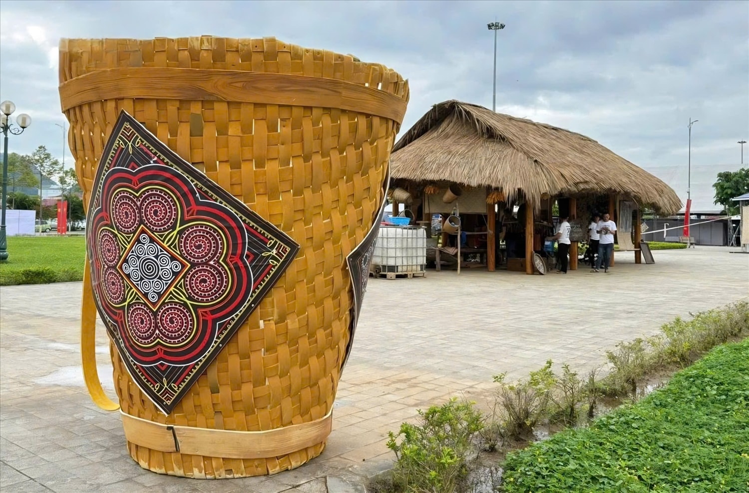Không gian văn hóa truyền thống của đồng bào Mông. Ảnh: VOV
