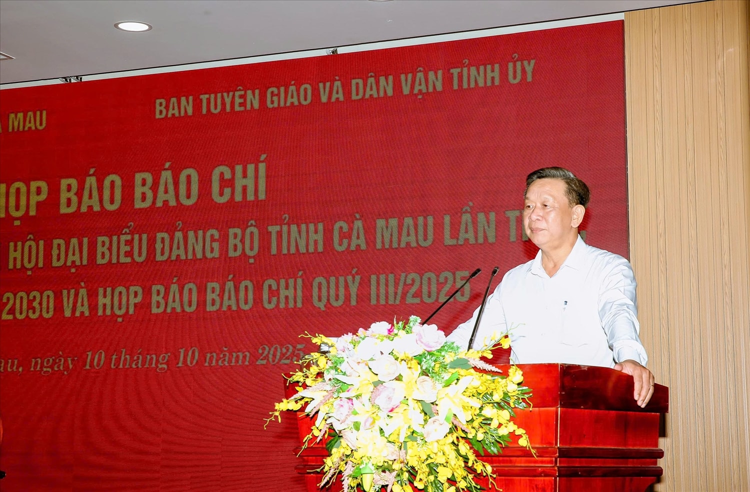 Ông Hồ Trung Việt, Trưởng ban Tuyên giáo và Dân vận Tỉnh ủy tỉnh Cà Mau thông tin về công tác chuẩn bị Đại hội 