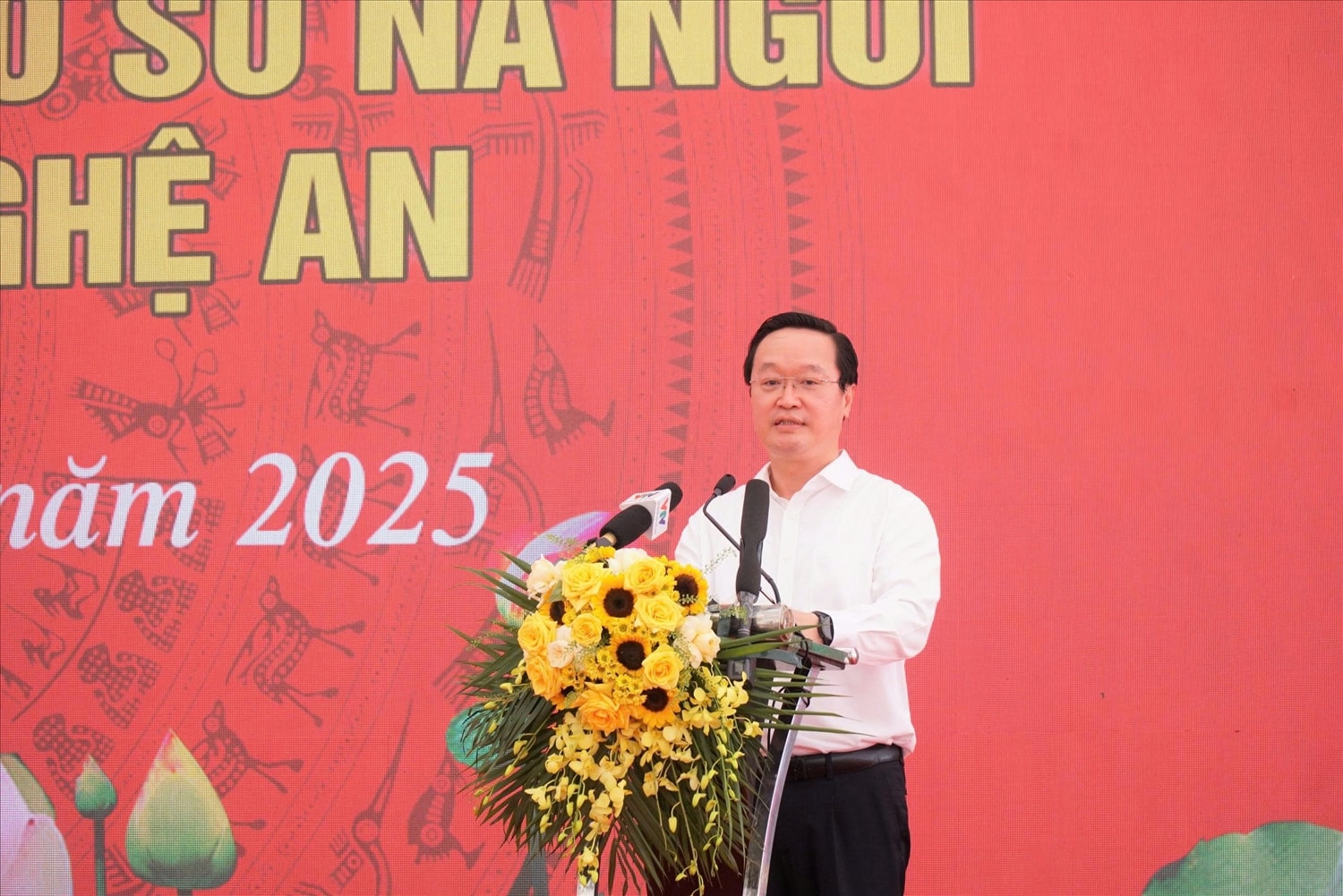 Bí thư Tỉnh ủy Nghệ An Nguyễn Đức Trung phát biểu tại lễ khởi công - Ảnh: Hồ Lài