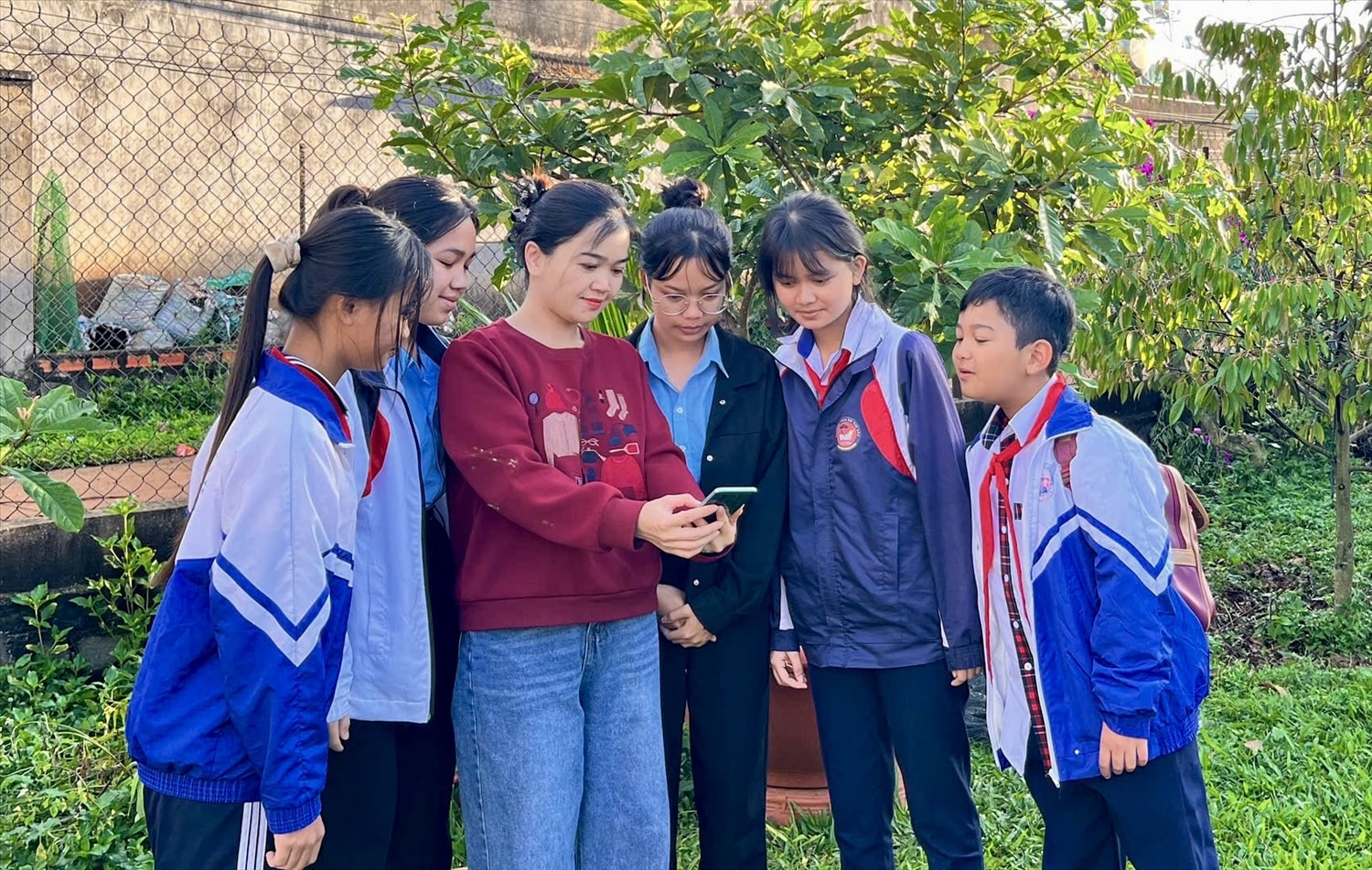  Ứng dụng từ điển số tiếng Kinh - Ba Na được mọi người đón nhận, phản hồi tích cực tạo thuận lợi trong công tác, học tập