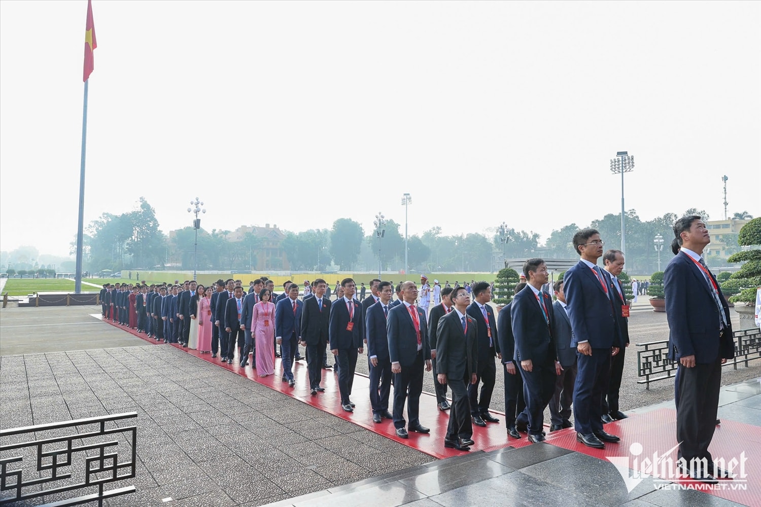 Thủ tướng Phạm Minh Chính và các thành viên Chính phủ vào Lăng viếng Chủ tịch Hồ Chí Minh 2