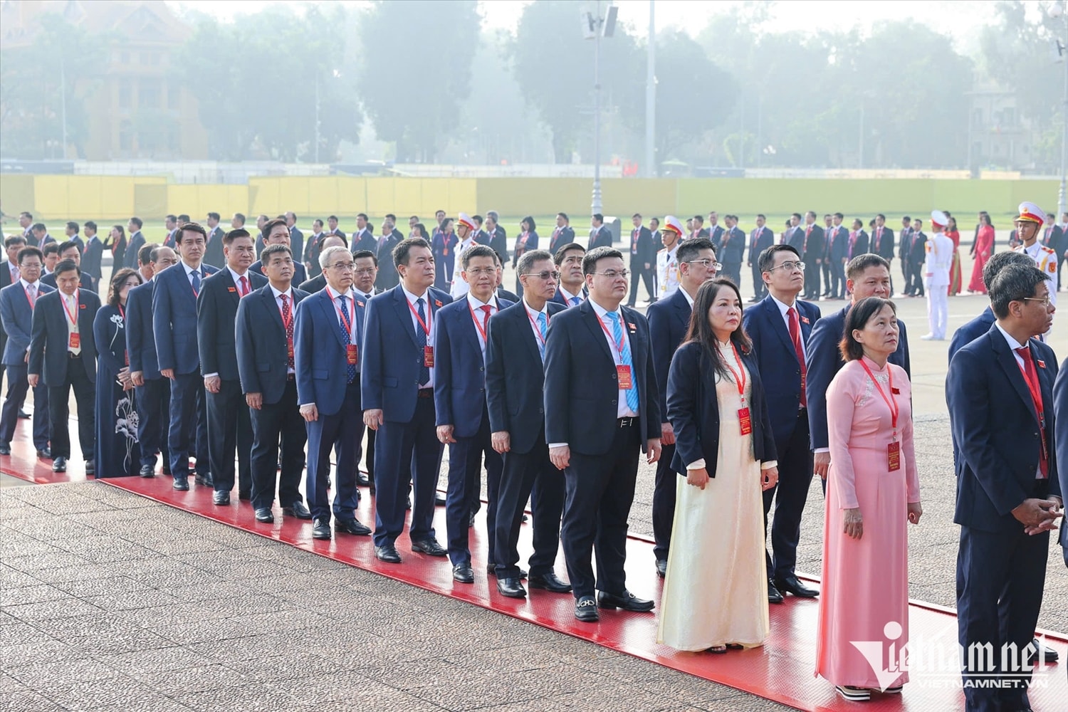 Thủ tướng Phạm Minh Chính và các thành viên Chính phủ vào Lăng viếng Chủ tịch Hồ Chí Minh 3