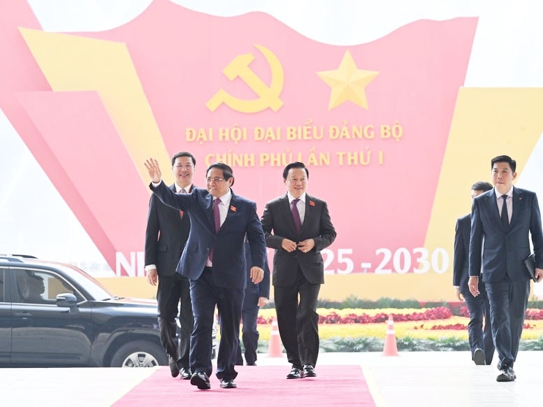 Bí thư Đảng ủy, Thủ tướng Chính phủ Phạm Minh Chính và các đại biểu tới dự phiên trù bị Đại hội - Ảnh: VGP