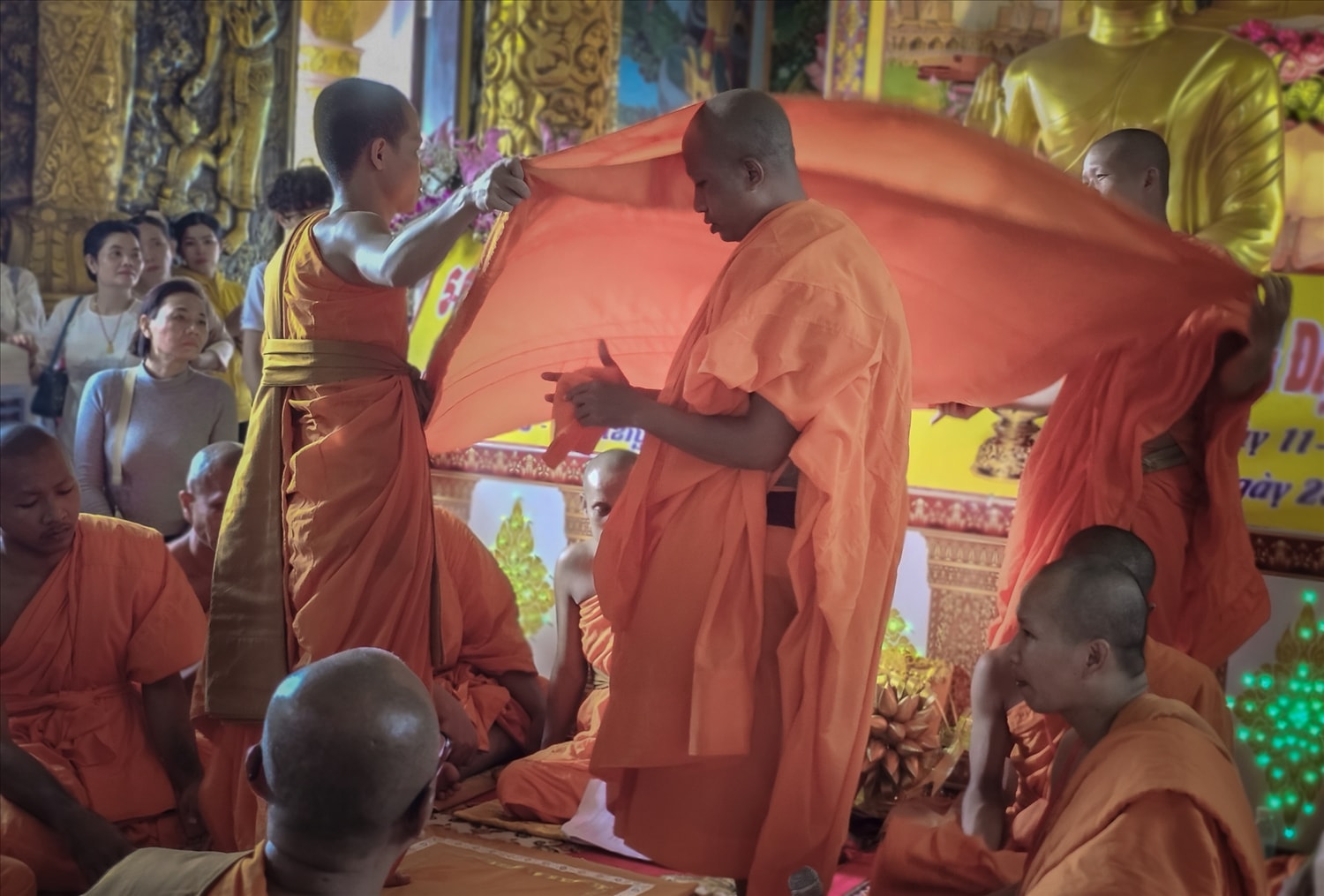Tại nhiều ngôi chùa, mỗi năm còn chọn ra một vị chư tăng đạt nhiều thành tựu sau đợt an cư kiết hạ để thọ y Kathina