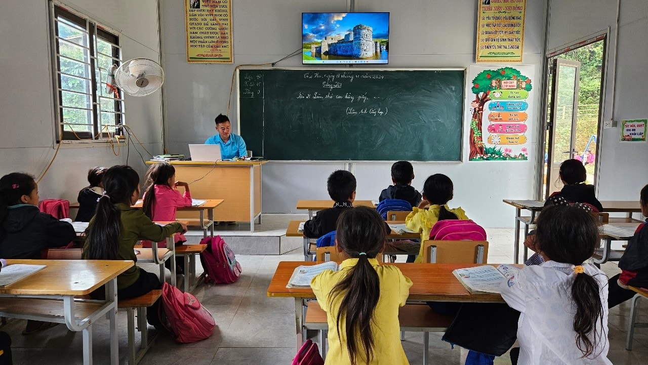 Việc sắp xếp trường lớp giúp đáp ứng nhu cầu học tập của con em đồng bào dân tộc thiểu số, khắc phục tình trạng trường lớp nhỏ lẻ.