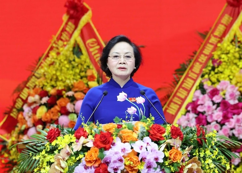 Bộ trưởng Bộ Nội vụ Phạm Thị Thanh Trà công bố quyết định của Bộ Chính trị chỉ định Đoàn đại biểu Đảng bộ Chính phủ dự Đại hội đại biểu toàn quốc lần thứ XIV của Đảng, chiều 13-10 - Ảnh: VGP/Nhật Bắc
