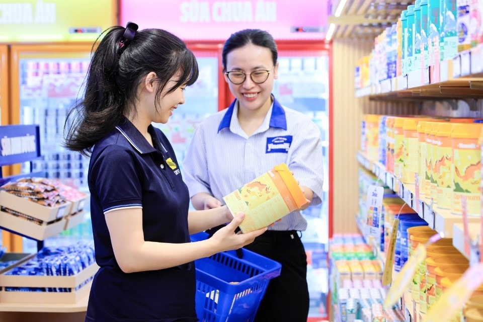 Các sản phẩm Vinamilk đến tay người tiêu dùng đều có thể truy xuất thông tin từ nguyên liệu đầu vào, quy trình sản xuất, đóng gói, vận chuyển đến điểm bán. Ảnh: Vi Nam