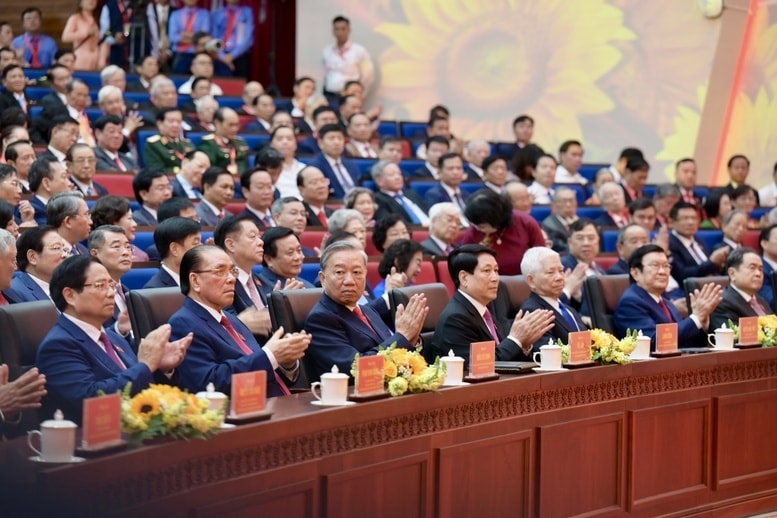 Tổng Bí thư Tô Lâm, Chủ tịch nước Lương Cường, Thủ tướng Phạm Minh Chính, Chủ tịch Quốc hội Trần Thanh Mẫn, và các đồng chí nguyên lãnh đạo Đảng, Nhà nước dự phiên khai mạc Đại hội Đại biểu Đảng bộ TP. Hồ Chí Minh lần thứ I, nhiệm kỳ 2025-2030 - Ảnh: VGP