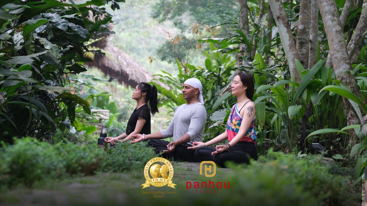 Du khách quốc tế trải nghiệm không gian văn hóa tại Panhou Retreat