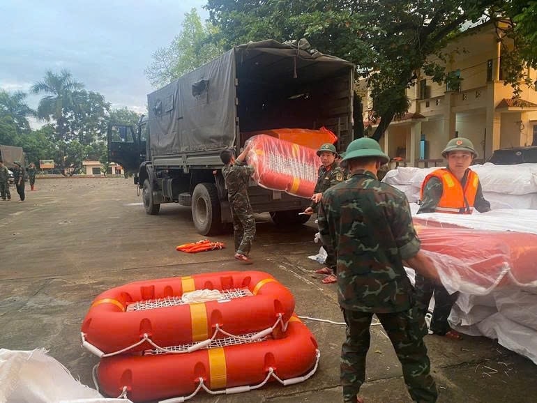 Phao, áo cứu sinh được các Chi cục dự trữ khu vực giao đến các địa phương
