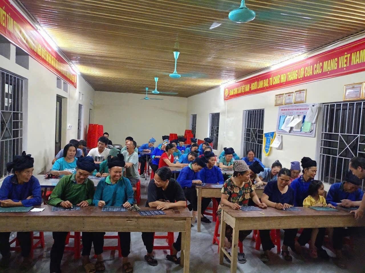 Phụ nữ và trẻ em DTTS là đối tượng bị tác động nhiều vấn đề như thất học, tảo hôn, hôn nhân cận huyết, thiên tai...