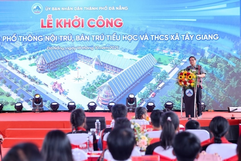 Thủ tướng đề nghị Đà Nẵng nghiên cứu triển khai giai đoạn 2 xây dựng trường để phục vụ tốt hơn việc dạy và học của các thầy cô giáo, các em học sinh - Ảnh: VGP/Nhật Bắc
