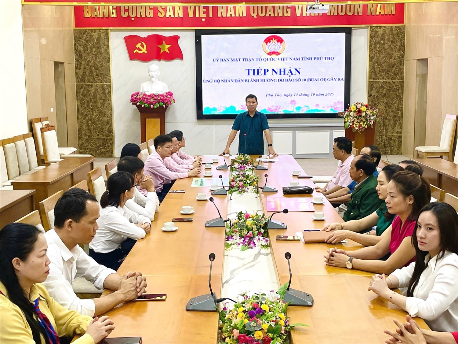 Đồng chí Bùi Văn Luyến – TUV, Phó Chủ tịch Ủy ban MTTQ Việt Nam tỉnh Phú Thọ phát biểu tại chương trình ủng hộ