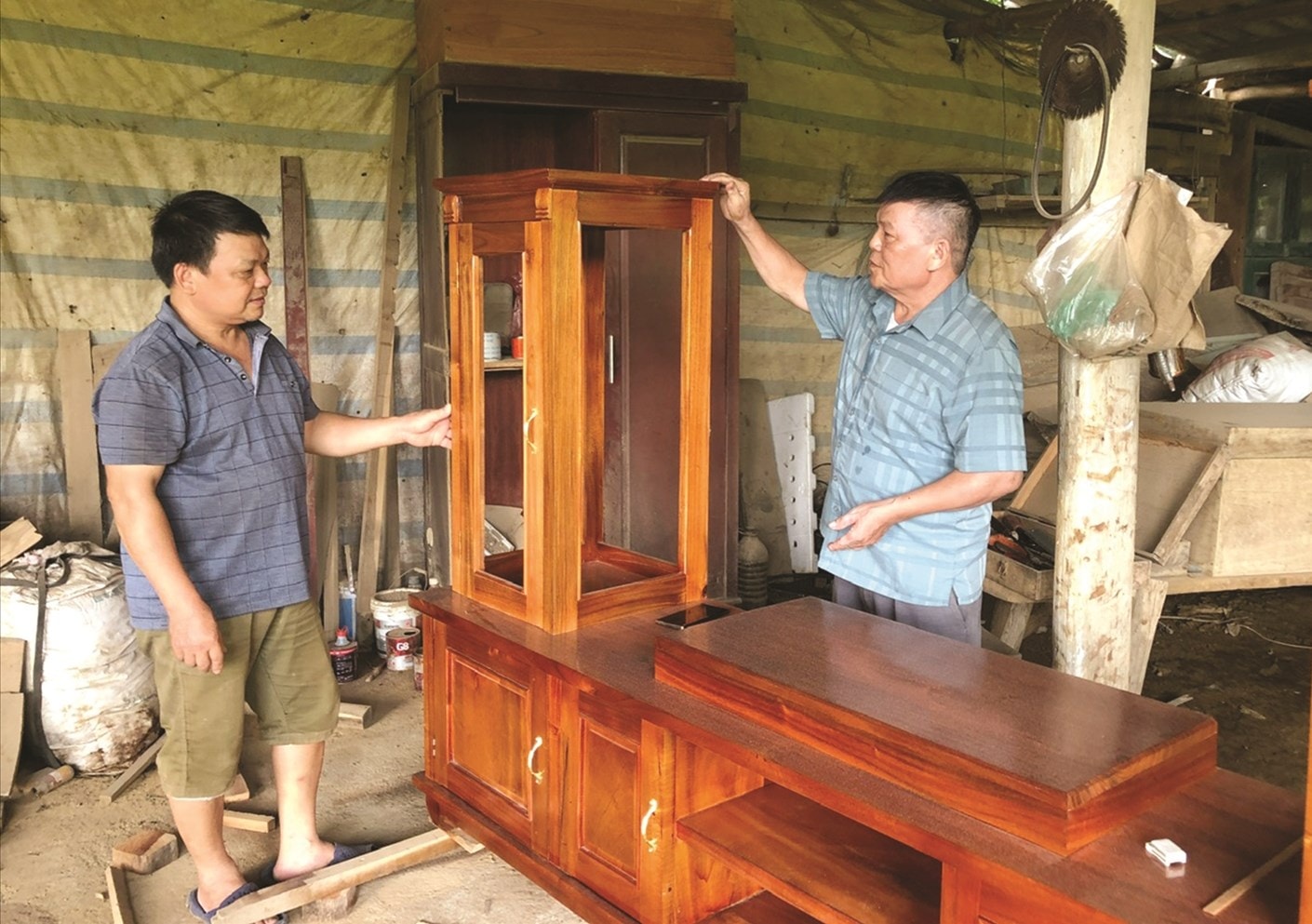 Mô hình phát triển kinh tế của gia đình ông Díu giải quyết cho hàng chục lao động địa phương với mức lương ổn định