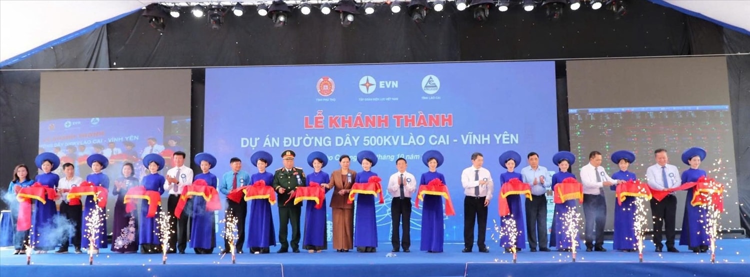 Cắt băng khánh thành dự án đường dây 500 kV Lào Cai - Vĩnh Yên  (ảnh Tập đoàn Điện lực)