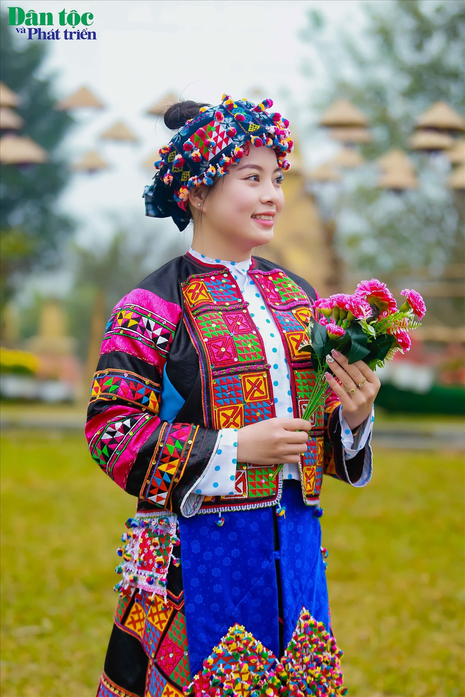 Trang phục của người phụ nữ Lô Lô tại làng Lô Lô Chải