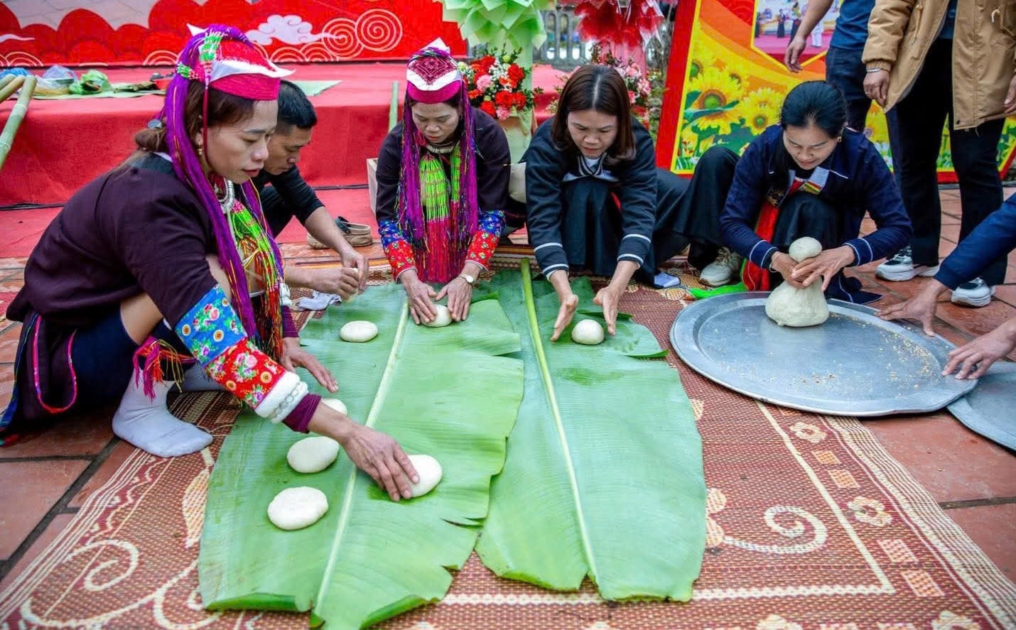 Phần hội cũng sẽ diễn ra nhiều hoạt động sôi nổi Phần hội cũng sẽ diễn ra nhiều hoạt động sôi nổi