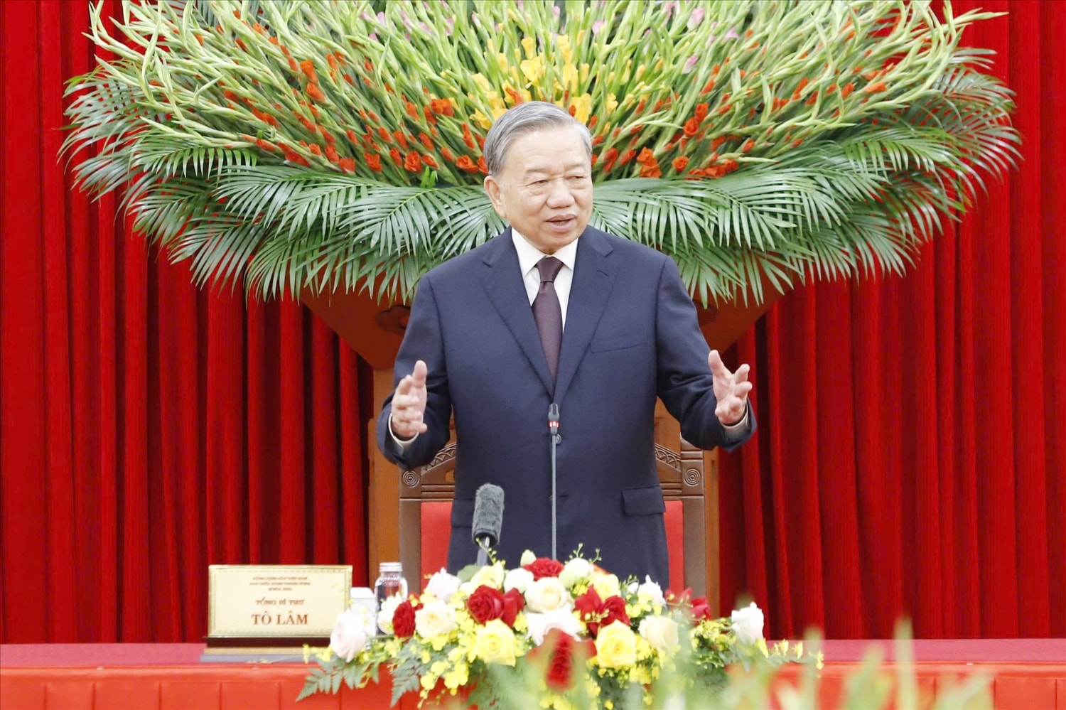 Tổng Bí thư Tô Lâm đã dành những lời biểu dương đối với vai trò tiên phong của người nông dân và sự đồng hành của NHCSXH đã tạo điều kiện cho nông dân vay vốn  phát triển sản xuất