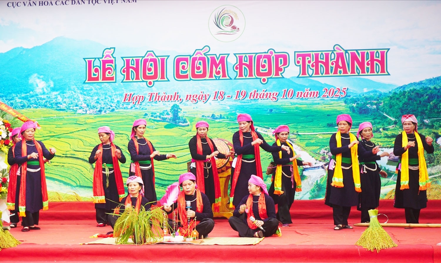 Lễ hội Cốm Hợp Thành góp phần quảng bá, phát triển du lịch cộng đồng. (Ảnh Trọng Bảo) Lễ hội Cốm Hợp Thành góp phần quảng bá, phát triển du lịch cộng đồng. (Ảnh Trọng Bảo)