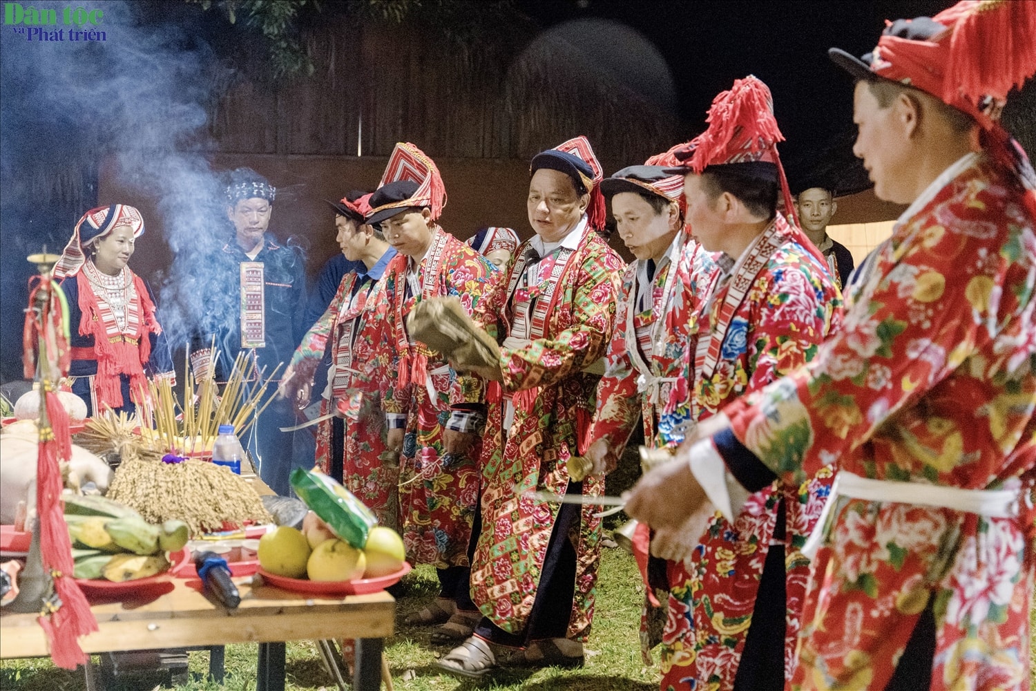 (ẢNH): Lễ cúng Bàn Vương của người Dao đỏ ở Hồ Thầu 10