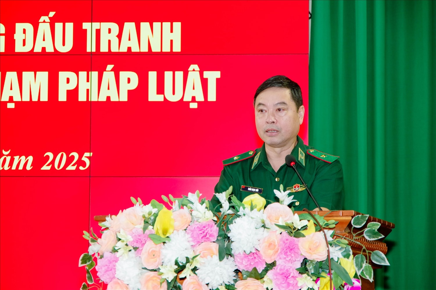 Thiếu tướng Trần Ngọc Hữu Phó Tư lệnh BĐBP  phát biểu tại buổi trao thưởng 
