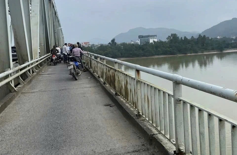 Từ trước tới nay, tại cầu Bến Thủy 1 đã có nhiều vụ tự tử (Ảnh: CTC)