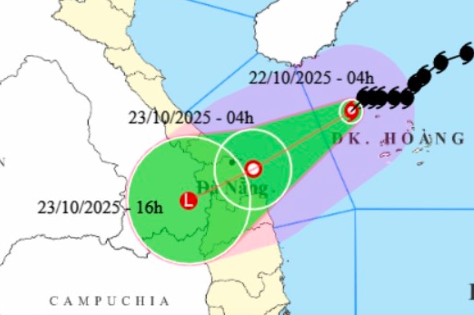 Bão số 12 (Fengshen) sắp đổ bổ vào đất liền 
