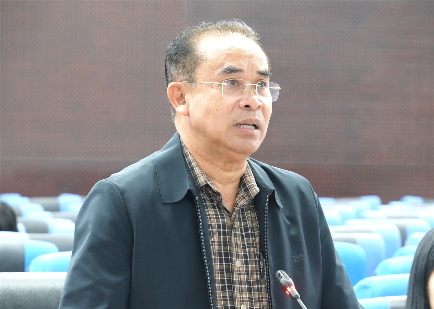 Phó Chủ tịch UBND TP Đà Nẵng Trần Anh Tuấn yêu cầu các cơ quan, đơn vị liên quan đẩy nhanh triển khai 6 dự án trường nội trú trên địa bàn. (Ảnh Thi Thi)