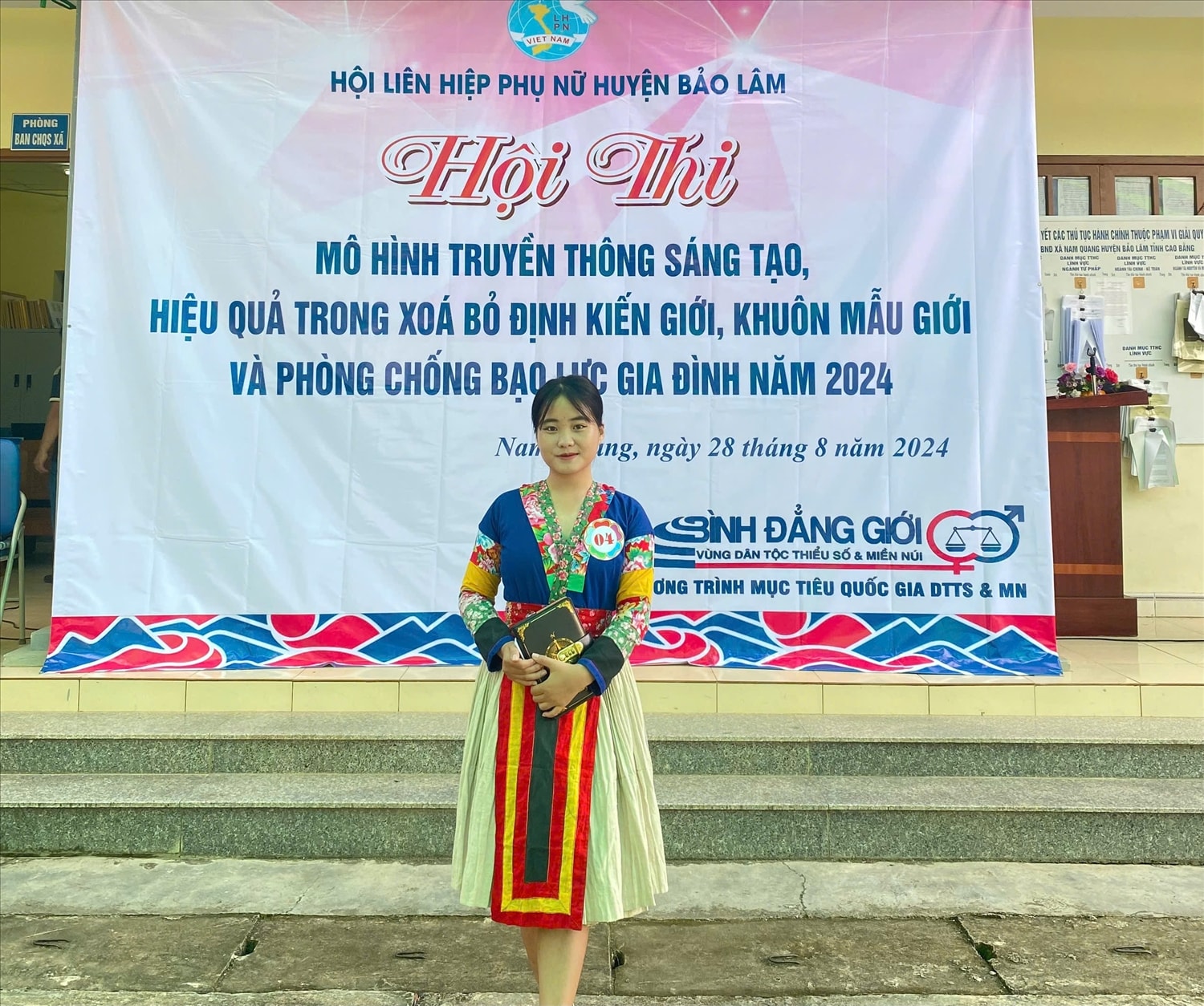 Em Đào Thúy Xuân, dân tộc Mông, xã Nam Quang, tỉnh Cao Bằng tại hội thi thuộc Chương trình Mục tiêu Quốc gia phát triển kinh tế xã hội vùng đồng dân tộc thiểu số và miền núi