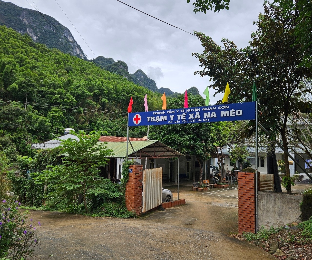 Tổ chức lại trạm y tế để tránh chồng chéo chức năng và nâng cao hiệu quả khám, chữa bệnh tuyến cơ sở.