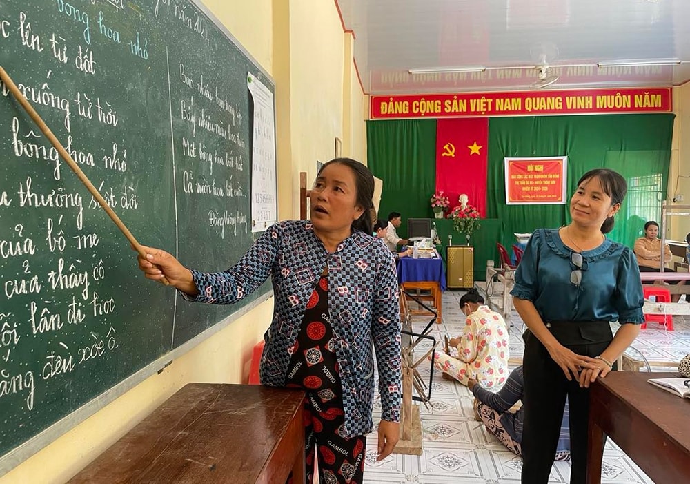 Nghị định số 143 quy định rõ trình tự, thủ tục thực hiện công nhận tỉnh đạt chuẩn phổ cập giáo dục, XMC (Ảnh TL)