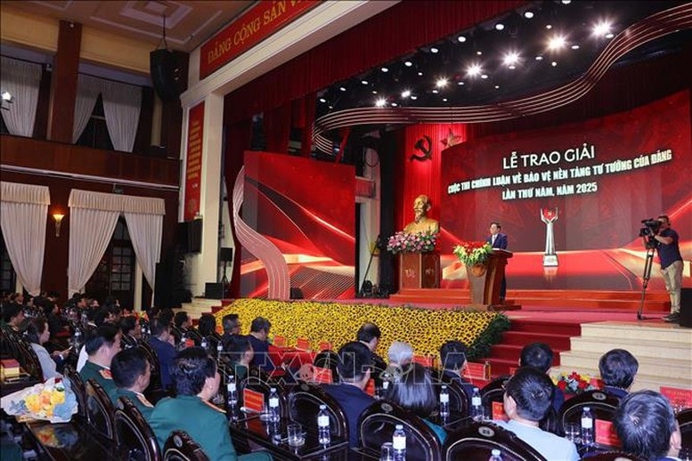 Đồng chí Nguyễn Trọng Nghĩa, Ủy viên Bộ Chính trị, Bí thư Trung ương Đảng, Trưởng Ban Tuyên giáo và Dân vận Trung ương, Phó Trưởng Ban Chỉ đạo 35 Trung ương, Phó Trưởng Ban Chỉ đạo Cuộc thi phát biểu phát động Cuộc thi năm 2026