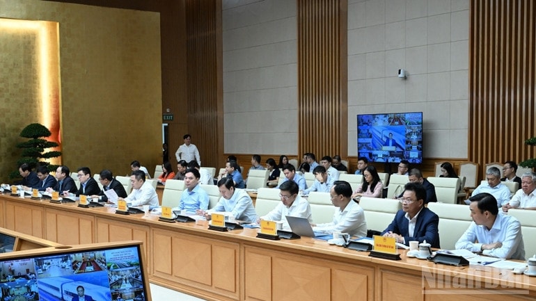 Lãnh đạo các bộ, ngành, cơ quan, đơn vị, tập đoàn, tổng công ty tham dự phiên họp. (Ảnh: Trần Hải)