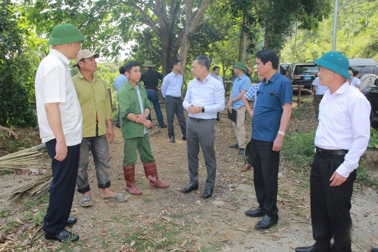Sơn La đẩy mạnh mô hình chính quyền với phong cách “trọng dân, gần dân, hiểu dân, học dân và có trách nhiệm với dân”. (Trong ảnh: Đoàn công tác UBND tỉnh Sơn La kiểm tra việc thực hiện ổn định dân cư, phát triển kinh tế - xã hội vùng tái định cư thủy điện Sơn La giai đoạn 2026-2030 tại xã Tân Yên)