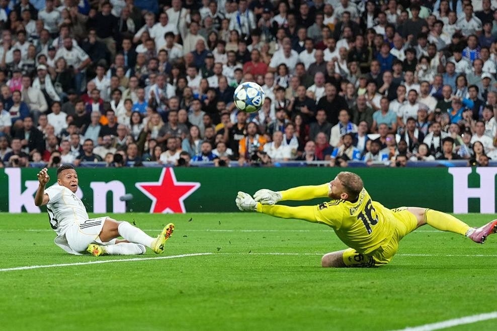 Kylian Mbappé bỏ lỡ cơ hội đáng tiếc (Ảnh IT)