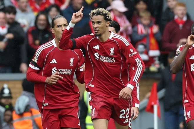 Các cầu thủ Liverpool ăn mừng bàn thắng (Ảnh IT)