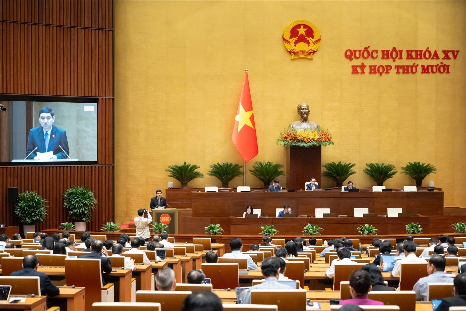 Quang cảnh phiên họp