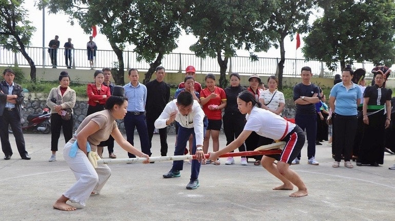 Thi đẩy gậy cũng là nội dung thu hút sự theo dõi cổ vũ của đông đảo vận động viên, nhân dân trên địa bàn tỉnh Điện Biên