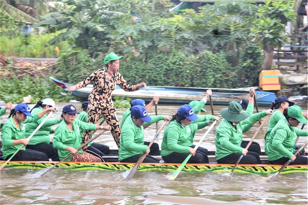 Đội ghe Ngo nữ của chùa Tum Núp năm nay đến tranh tài với tâm thế nỗ lực giữ vững ngôi vô địch của mùa giải trước. (Ảnh: TĐ)