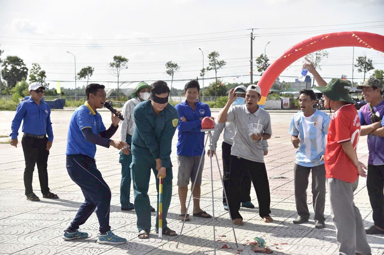 Trò chơ dân gian luôn được đông đảo bà con đăng ký tham gia Trò chơ dân gian luôn được đông đảo bà con đăng ký tham gia