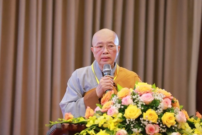 Ni trưởng Thích Đàm Lan, Chứng minh Phân ban Ni giới Trung ương phát biểiu khai mạc khóa bồi dưỡng. (ảnh Trung Thắng) 