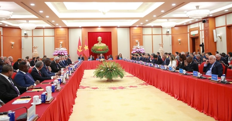 Tổng Bí thư Tô Lâm tiếp Trưởng đoàn các nước tham dự Lễ mở ký Công ước Liên hợp quốc về chống tội phạm mạng - Ảnh: VGP/Nguyễn Hoàng