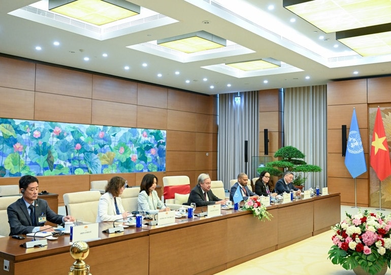 Tổng Thư ký Liên hợp quốc Antonio Guterres và các đại biểu tại cuộc tiếp. (Ảnh: DUY LINH)