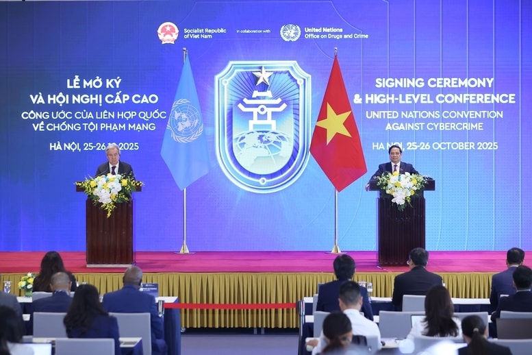 Thủ tướng Phạm Minh Chính và Tổng Thư ký Liên Hợp Quốc António Guterres đồng chủ trì họp báo về Lễ mở ký và Hội nghị cấp cao Công ước của Liên Hợp Quốc về chống tội phạm mạng - Ảnh: VGP/Nhật Bắc