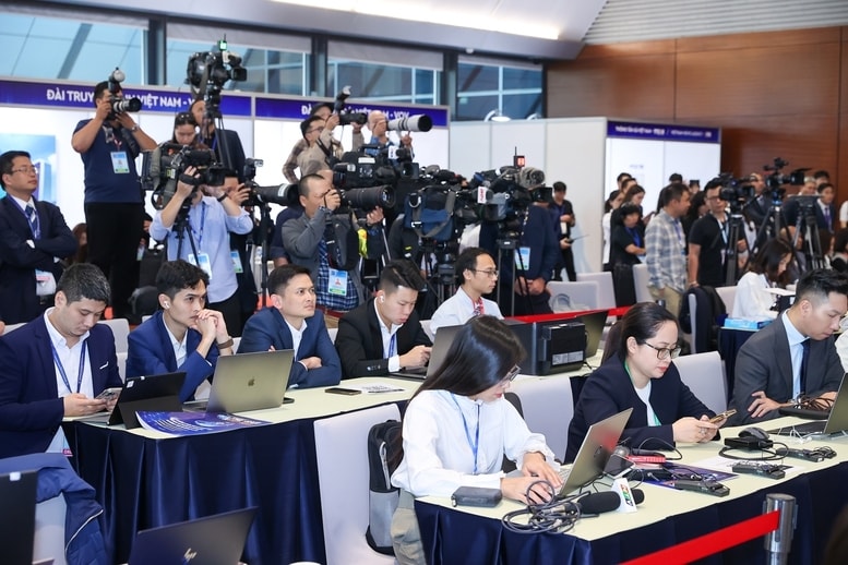 Các hãng thông tấn, các cơ quan báo chí trong nước và quốc tế tham dự buổi họp báo - Ảnh: VGP/Nhật Bắc