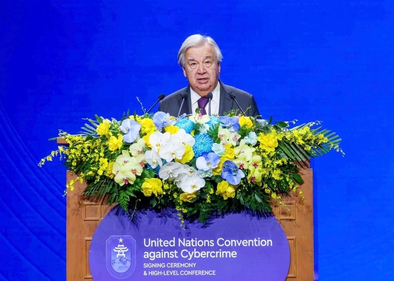 Tổng Thư ký Liên Hợp Quốc António Guterres đã dự và phát biểu tại phiên khai mạc Lễ mở ký Công ước của Liên Hợp Quốc về chống tội phạm mạng - Ảnh: VGP/Nhật Bắc