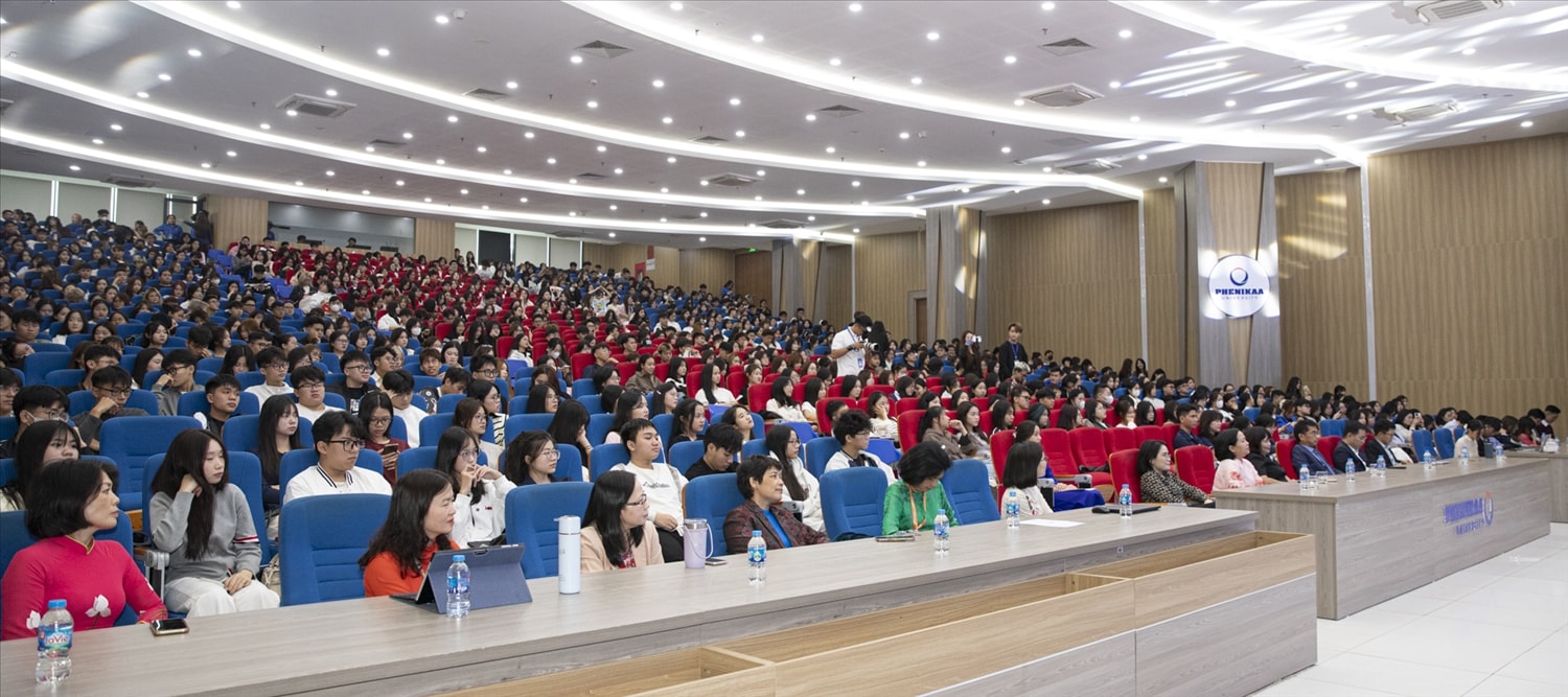 Sự kiện quy tụ 821 tân sinh viên K19 của ngành Truyền thông đa phương tiện.