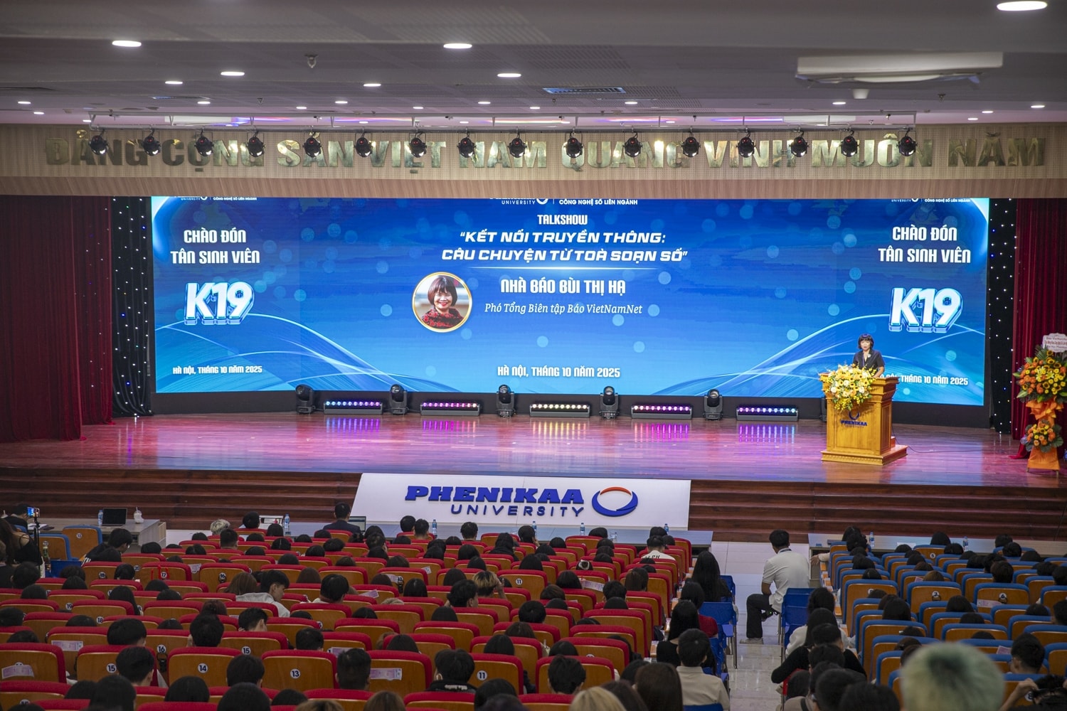 Bà Bùi Thị Hạ nhấn mạnh về cơ hội việc làm cho sinh viên 