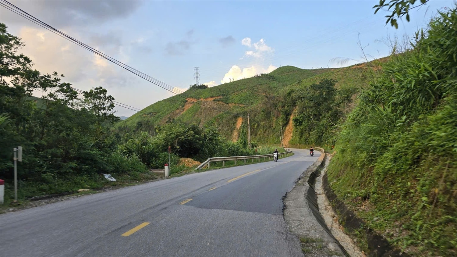 Đi làm xa hơn 10km là cán bộ vùng DTTS ở Quảng Ninh được hỗ trợ 2 triệu đồng/tháng. Ảnh: Mỹ Dung